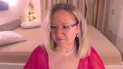 Snapshot of adrena_ chatting on February 28, 4:43 am Cryna online show from February 28, 4:43 am
