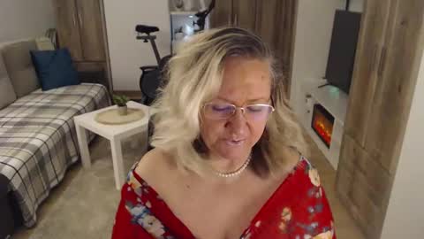 Snapshot of adrena_ chatting on February 14, 5:30 am Cryna online show from February 14, 5:30 am