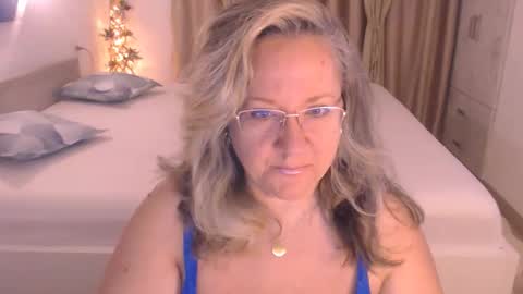 Snapshot of adrena_ chatting on October 21, 4:06 am Cryna online show from October 21, 4:06 am