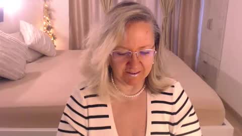 Snapshot of adrena_ chatting on February 20, 9:55 am Cryna online show from February 20, 9:55 am