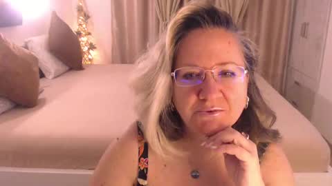 Snapshot of adrena_ chatting on January 28, 5:00 am Cryna online show from January 28, 5:00 am