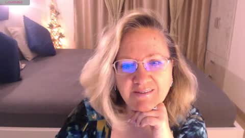 Snapshot of adrena_ chatting on January 14, 5:40 am Cryna online show from January 14, 5:40 am