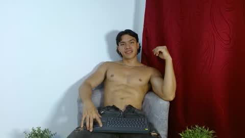 adriel_escalante online show from September 12, 1:40 am