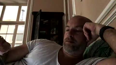 adrienfromparis online show from December 5, 9:30 am