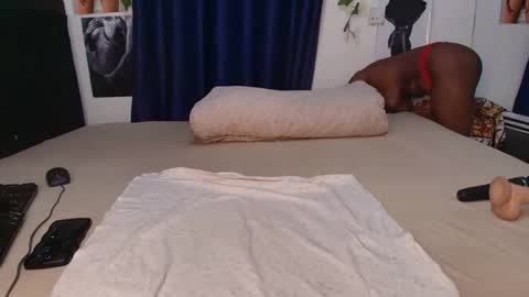 Africanpetitequeenn online show from March 13, 7:39 pm