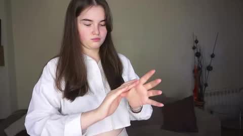 Lana  1800 - 0330 UTC   Mia 0700- 1630 UTC online show from March 31, 6:14 am