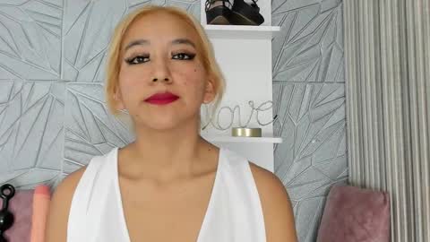 Snapshot of agatadelphine_mr chatting on October 6, 1:07 pm Agatadelphine online show from October 6, 1:07 pm