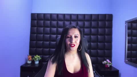 agatha_leon_ online show from April 12, 2:32 pm