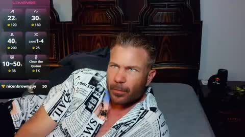 Blue Eyed Handsome Man online show from April 15, 1:20 am
