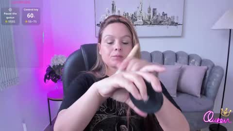 AIDA ADAMS online show from April 19, 12:06 pm