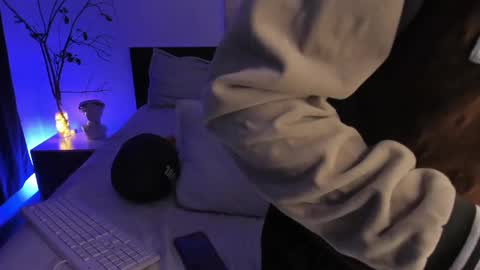 A H  online show from February 20, 3:12 am