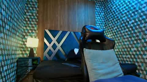 Snapshot of aiden_royce chatting on October 20, 2:38 am aiden_royce online show from October 20, 2:38 am
