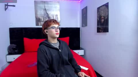 Snapshot of aiiden_15 chatting on September 18, 12:20 pm Aiden online show from September 18, 12:20 pm