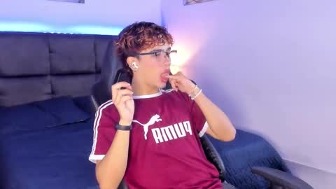 Snapshot of aiiden_15 chatting on October 15, 12:17 pm Aiden online show from October 15, 12:17 pm