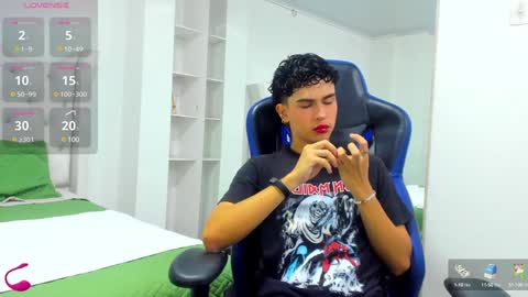 Snapshot of aiiden_15 chatting on February 1, 12:04 pm Aiden online show from February 1, 12:04 pm
