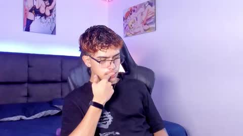 Snapshot of aiiden_15 chatting on October 20, 12:10 pm Aiden online show from October 20, 12:10 pm