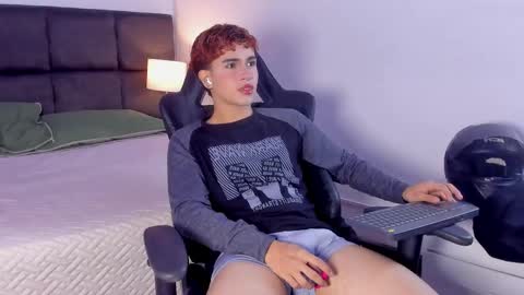 Snapshot of aiiden_15 chatting on September 20, 12:41 pm Aiden online show from September 20, 12:41 pm