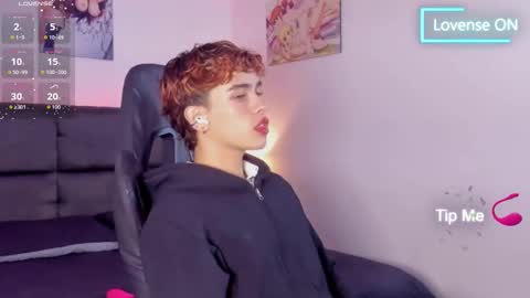 Snapshot of aiiden_15 chatting on September 30, 12:15 pm Aiden online show from September 30, 12:15 pm