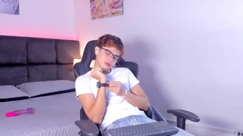 Snapshot of aiiden_15 chatting on October 10, 1:17 pm Aiden online show from October 10, 1:17 pm