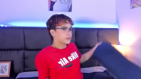 Snapshot of aiiden_15 chatting on October 17, 12:31 pm Aiden online show from October 17, 12:31 pm
