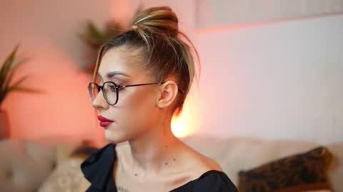  Aileen  online show from December 2, 8:07 pm