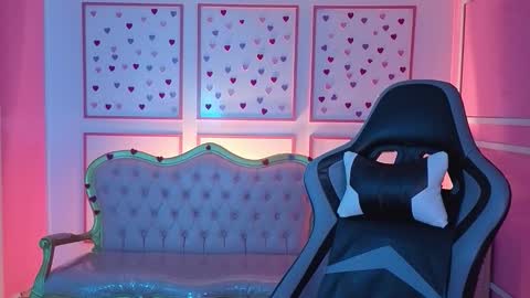 Snapshot of ailen_t_ chatting on October 8, 2:51 am ailen online show from October 8, 2:51 am