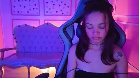 Snapshot of ailen_t_ chatting on October 5, 3:26 am ailen online show from October 5, 3:26 am