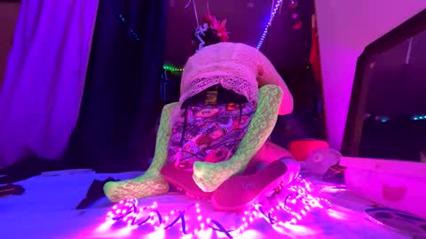   online show from November 9, 2:04 am