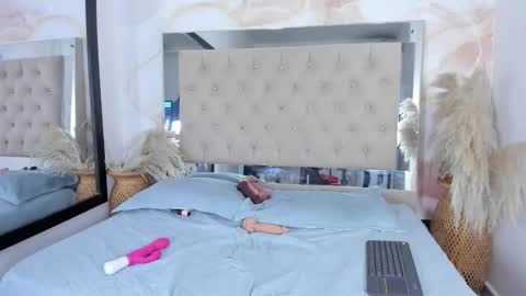 Ainaah  online show from October 7, 12:45 pm