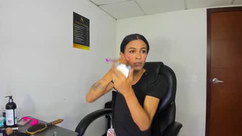 aisha_hotts777 online show from December 21, 4:41 am