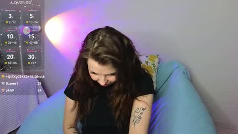 Aisha online show from October 3, 4:15 pm