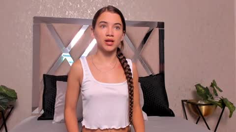 Snapshot of aitana_baker_ chatting on January 10, 12:58 pm little aitana  online show from January 10, 12:58 pm