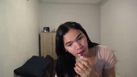 akamamiki25 online show from April 2, 8:43 am