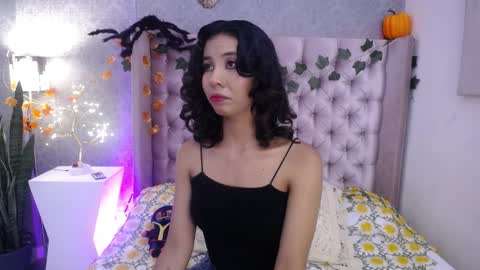 A K A N E  U W U online show from November 5, 6:10 pm