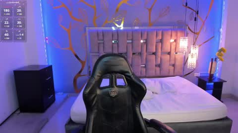 akazaboy online show from February 28, 8:09 am