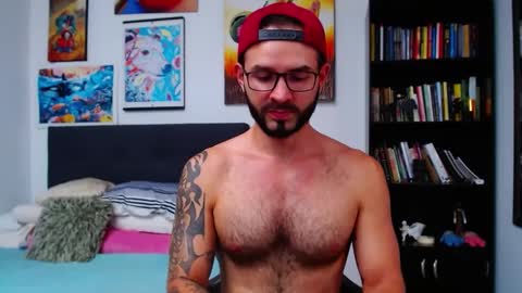 Snapshot of akiles_r chatting on January 28, 10:12 pm akiles online show from January 28, 10:12 pm