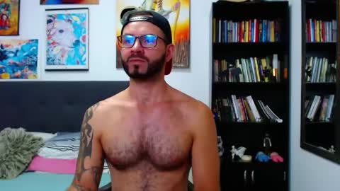 Snapshot of akiles_r chatting on January 10, 2:04 am akiles online show from January 10, 2:04 am