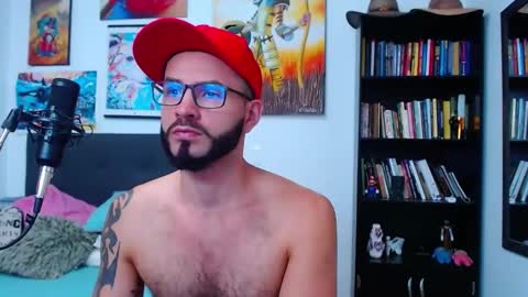 Snapshot of akiles_r chatting on February 28, 10:06 pm akiles online show from February 28, 10:06 pm