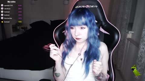 akirahartyx online show from December 1, 4:32 pm