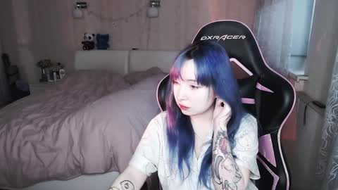 akirahartyx online show from May 23, 3:52 pm