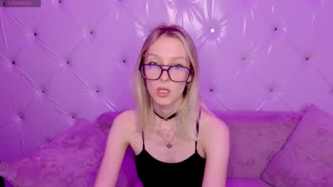 akiro_kim online show from February 12, 2:37 am