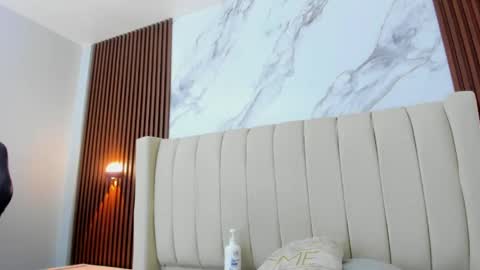  A L A H I A  online show from April 17, 9:50 pm