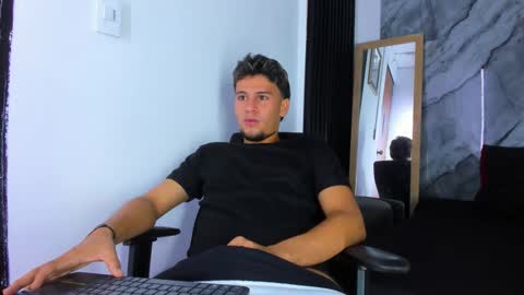 alan__smith online show from December 4, 9:58 pm