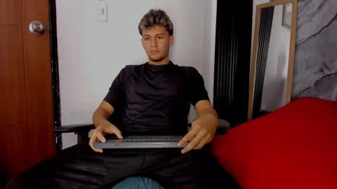 alan__smith online show from November 18, 8:23 pm