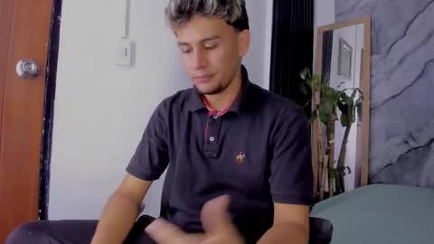 alan__smith online show from November 17, 7:38 pm