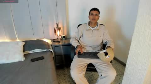 alan_colthon online show from April 16, 2:55 am