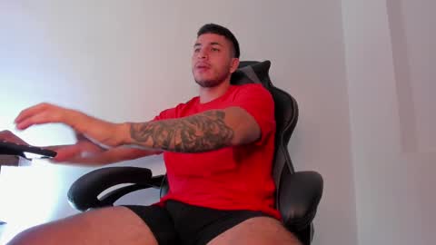 Snapshot of alan_muscle chatting on February 20, 5:12 am Alan online show from February 20, 5:12 am