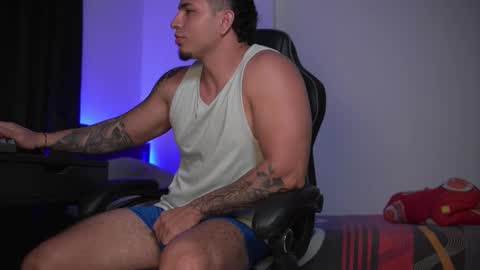 Snapshot of alan_muscle chatting on October 27, 6:13 am Alan online show from October 27, 6:13 am