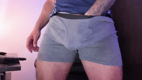 Snapshot of alan_muscle chatting on December 3, 5:59 am Alan online show from December 3, 5:59 am