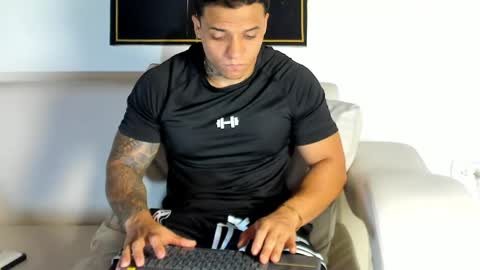 alan_vitori online show from May 15, 4:43 am